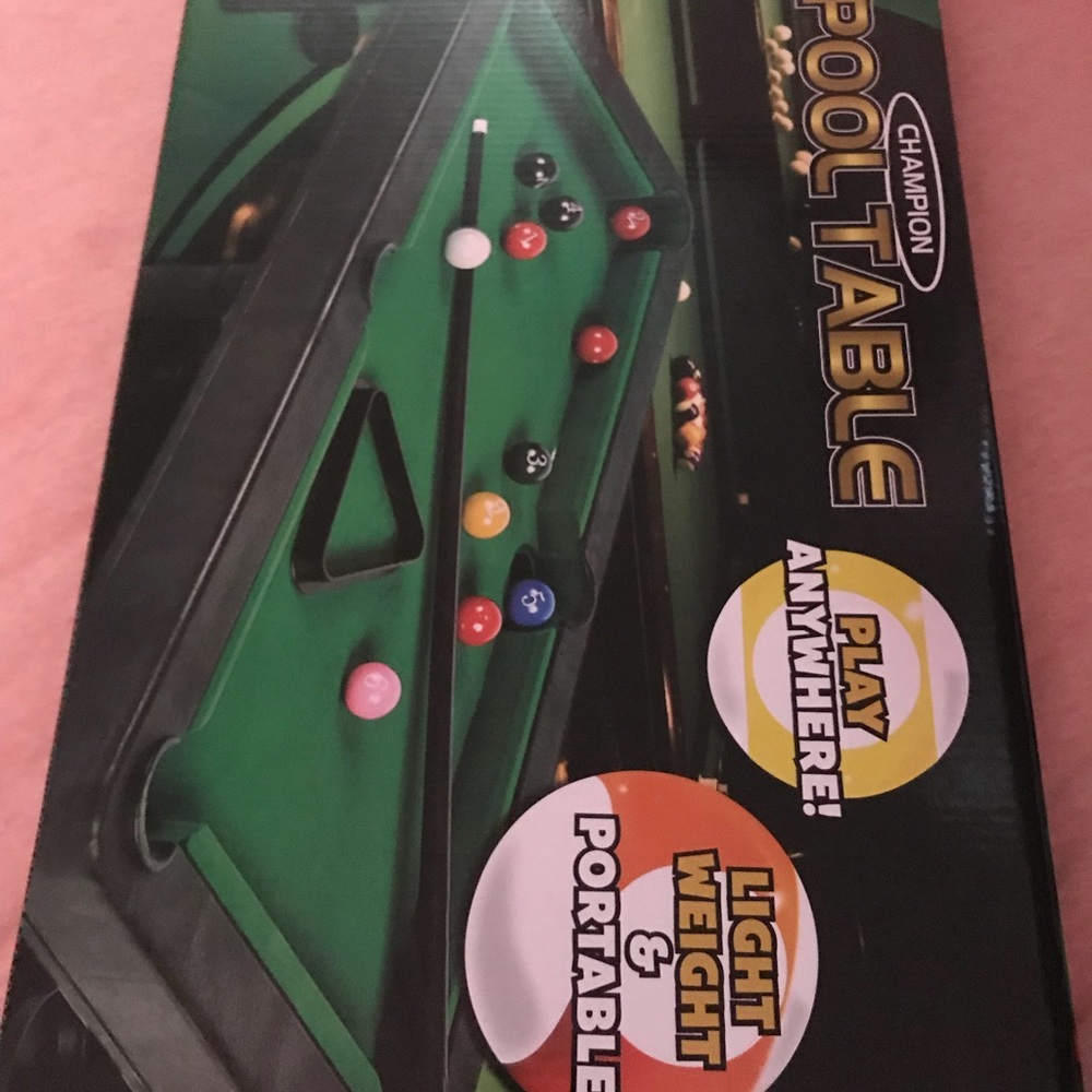 Mini pool table - Picture 2 of 2